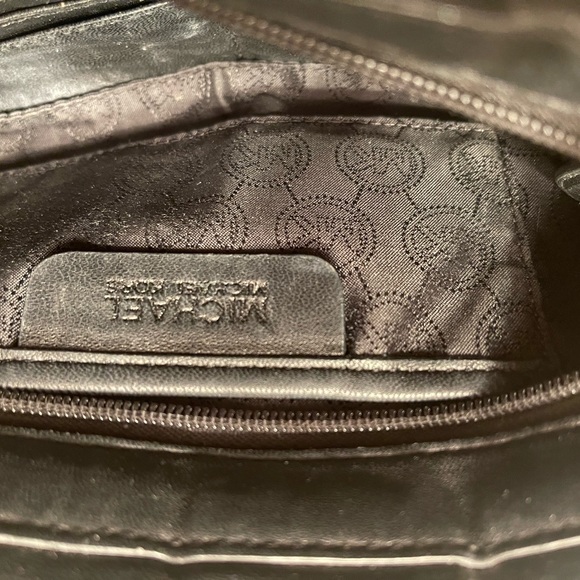 Michael kors clutch with detachable strap for crossbody - Picture 5 of 6